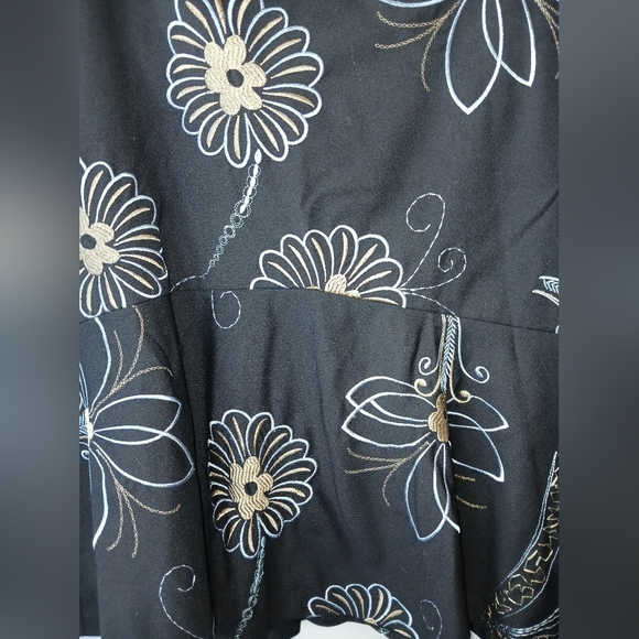 Ann Taylor Loft women's 8 wool blend embroidered black skirt blue tan floral - Picture 3 of 10